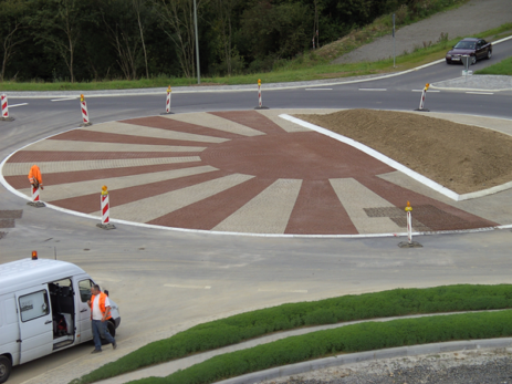 helle Asphalte zur Sonnenreflektion